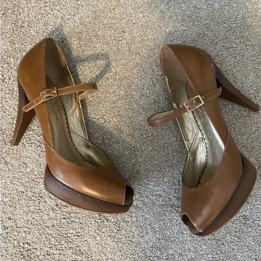 Jessica Simpson peep top pump
